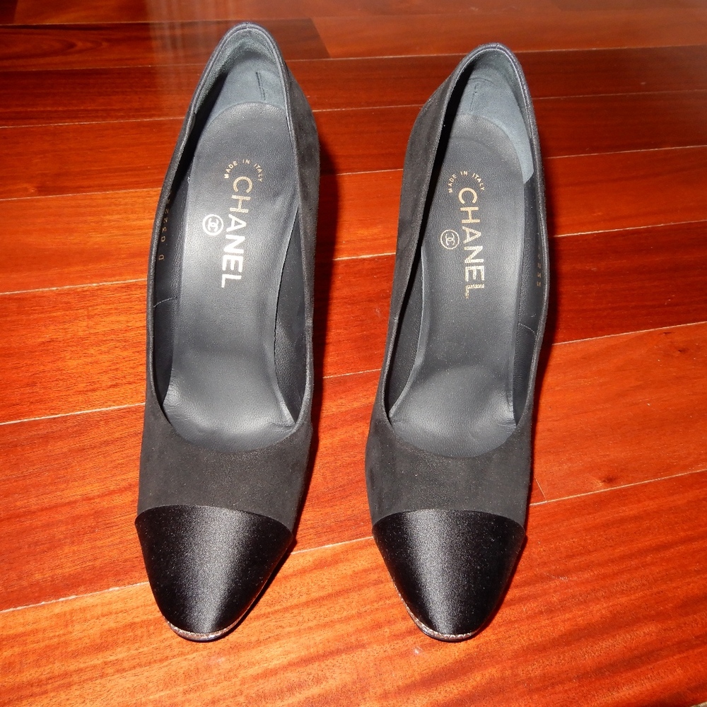 CHANEL suede pump, black, size 40